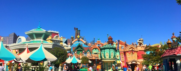 Best Disney Photo Spots | Mickey's Toontown at Disneyland